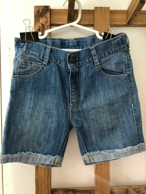 10A | Bermuda de jean. MIMO. Talle 10. Tiene elástico regulable.