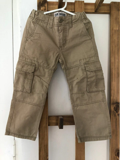 Pantalón cargo beige. CHEEKY. 4 años.