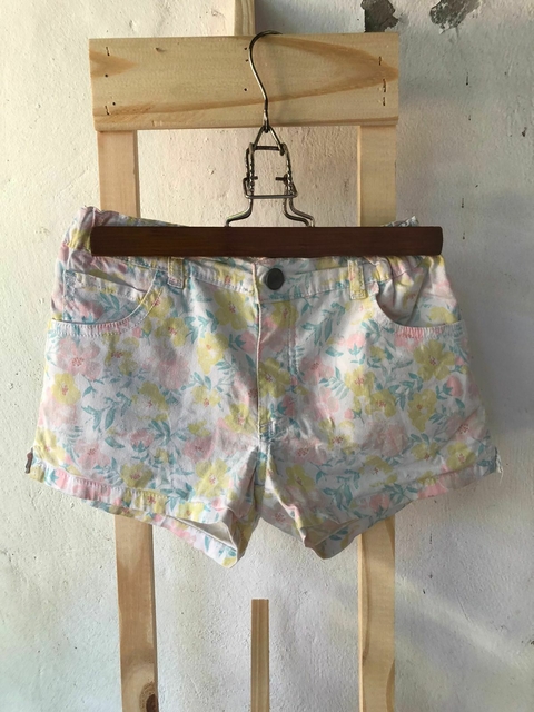 12A | Short blanco con flores. CHEEKY. Talle 12 años.