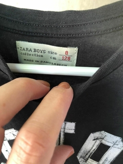 8A | Remera negra MC con inscripción. ZARA. Talle 8 años. - comprar online