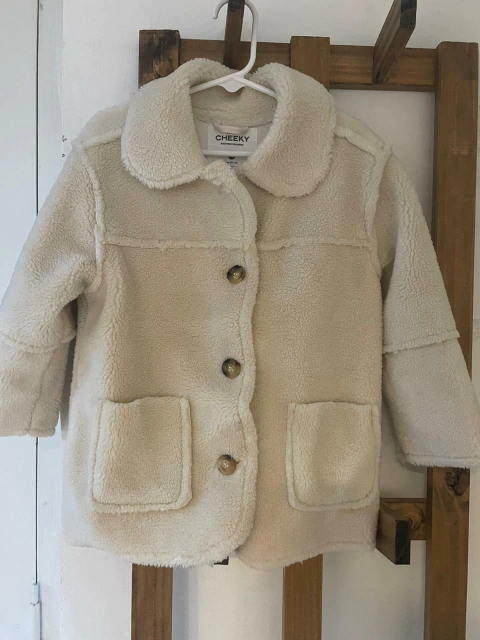 4A | Saco peluidio blanco c/ botones. CHEEKY. 4 años