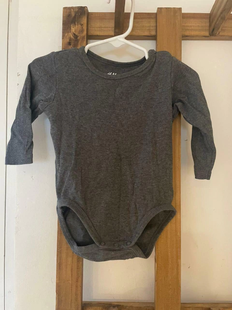 4/6M | Body ML gris. HYM. 4/6 meses.