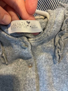 12M | Saquito gris finito c/ volado. ANAVANA. 12 meses. - comprar online