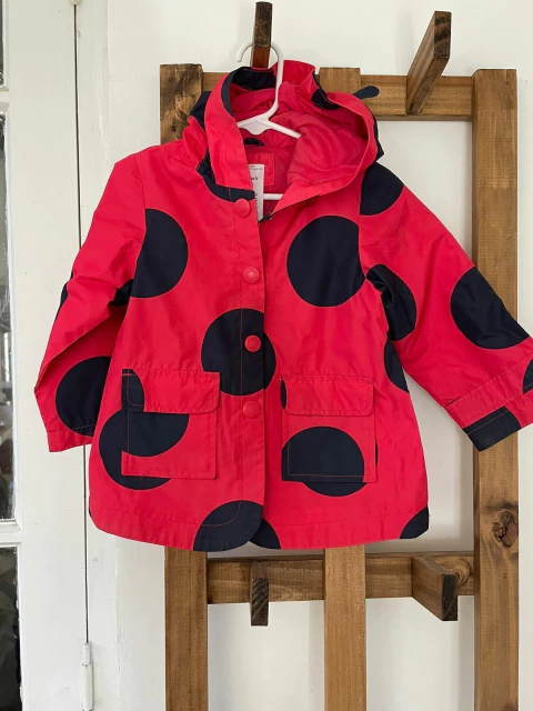 24M | Campera vaquita de San Antonio finita con capucha. CARTERS. 24 meses.