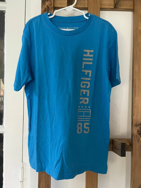 8A | Remera turquesa MC. TOMMY. 8/10 años.