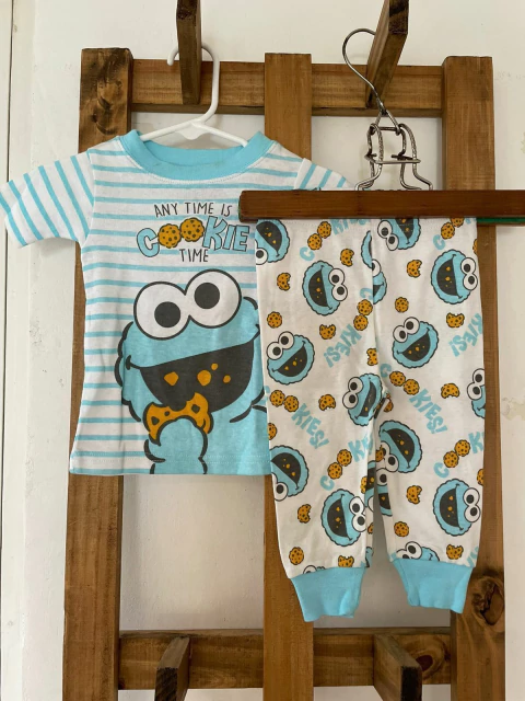 12M | Outlet- Pijama dos piezas. Cookie Monster. Old Navy. 12 meses.