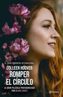 Vera es la hija del candidato presidencial destacado del momento. Su fachada de chica perfecta se tambalea cuando inicia una relación secreta con Valentín, el mejor amigo de su hermano y una estrella de rock en ascenso. Pertenecientes a mundos opuestos, su atracción se vuelve peligrosa y explosiva. A medida que la pasión entre ellos crece, los flashes de la vida los persiguen, poniendo en riesgo sus secretos. Jazmín Riera regresa al universo erótico para encenderte y sorprenderte con los giros inesperados de una relación prohibida. VA CAMINO A SER ALGUIEN JAZMIN RIERA Jazmín Riera nació el 24 de junio de 1995 en Buenos Aires. Al publicar su primer libro Las reglas del boxeador se posicionó rápidamente como bestseller de novelas juveniles; luego, fue explorando diferentes géneros y estilos con varias series de libros que fidelizaron cada vez más público. Participó de la adaptación Las reglas del boxeador de la mano de Disney, producción que pronto será lanzada a nivel internacional. Pasa sus días produciendo música y viviendo en una ebullición de proyectos y sensibilidades cancerianas.