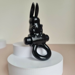 ANEL PENIANO COELHO COM VIBRADOR na internet