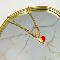 Colar Coração Chic – Detalhe em Resina Vermelha