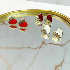 Brinco Coração Resina – Dourado Metade Vinho - comprar online