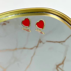 Brinco Coração Resina – Dourado Amor Vermelho