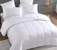 ACOLCHADO PRIMIUM 2 1/2 PLAZAS BLANCO , LINEA HOTELERA.