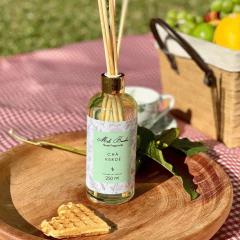 frasco de vidro transparente difusor de aroma chá verde com varetas