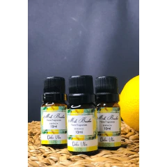 Três frascos de essência Dolce Vita da Mels Brushes, 10ml cada, com um limão ao lado.