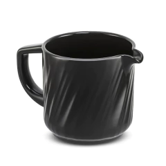 leiteira de cerâmica preta detalhada com frizos em relevo, bico vertedor e alça de cerâmica, marca ceraflame