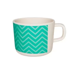 caneca redonda branca com o exterior desenho listrado verde água e azul claro