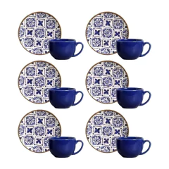 conjunto de canecas azul e pires com desenhos em azul e branco de cerâmica 