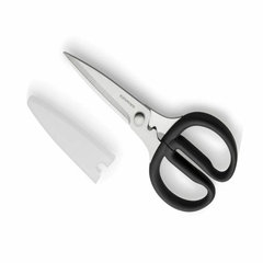 Tesoura de cozinha multiuso preta da marca KitchenAid, com lâmina prateada e cabo preto, acompanhada de uma capa protetora.
