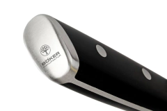 detalhe do cabo de uma faca de cozinha com a logo da marca böker