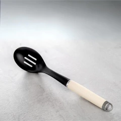 Colher De Servir Perfurada C/ Alça Luxo Creme KitchenAid na internet