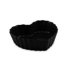 Forma de bolo ceraflame gourmet, em formato coração, na cor preta, feita de cerâmica