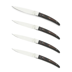 um jogo c/ 4 facas de carne ou churrasco de aço japonês com cabo de madeira da marca italiana Legnoart