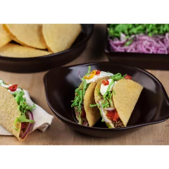 prato assadeira servindo tacos