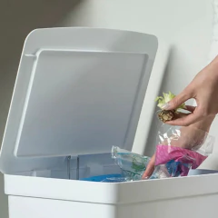 Lixeira C/ Pedal Trium 30 Litros Branco OU - Manufakt