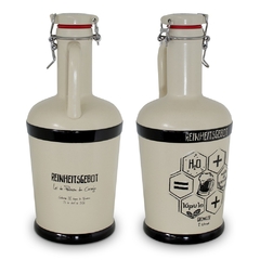 Garrafa Growler para cerveja/chopp de cerâmica com design em preto e branco, apresentando a Lei da Pureza e informações sobre ingredientes. Marca Ceraflame