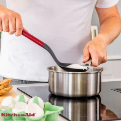 Colher Perfurada Servir Nylon Multiuso Vermelha KitchenAid - Manufakt