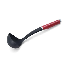 Concha de cozinha vermelha com alça para pendurar, ideal para servir sopas e molhos.