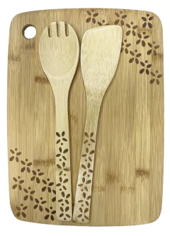 jogo com uma espatula , um garfo e uma tábua de madeira com detalhes de florzinhas