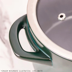 Detalhe da panela baixa de cerâmica Ceraflame Twist 28cm, com visão do interior e alças verdes.