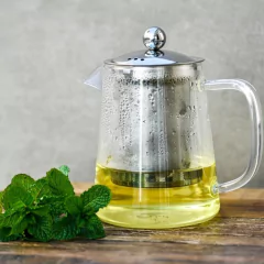 bule de vidro com cá dentro