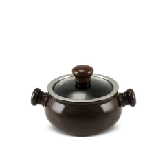 caçarola de cerâmica chocolate / marrom com pegadores em formato bolinha e tampa de vidro com pegadores de cerâmica, marca ceraflame