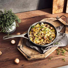 refeição de arroz e cogumelos preparada na frigideira ballarini