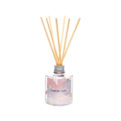 Difusor de aromas Luxury Day 350ml com varetas de madeira.