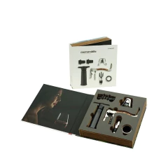 um kit de vinhos contendo, 1 saca rolhas grand crue sommelier Mini Ghemme 1 anel corta gotas, 1 tampa para garrafa de espumante 1 bico dosador de aço inoxidável 1 kit de bomba à vácuo para vinho (bomba e 2 tampas de silicone).
