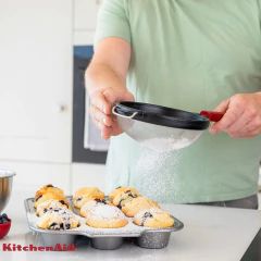 Peneira em Aço Coar Polvilhar Cozinha Vermelha KitchenAid - Manufakt