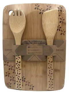 jogo com uma espatula , um garfo e uma tábua de madeira com detalhes de florzinhas