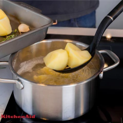 Colher Perfurada P/ Servir Nylon Multiuso Preto Onix KitchenAid - Manufakt