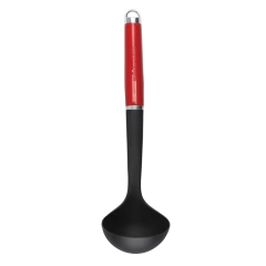 Concha de cozinha vermelha com alça para pendurar, ideal para servir sopas e caldos.