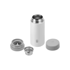 garrafa térmica de infusão branca / cinza com a marca gravada no inferior da garrafa