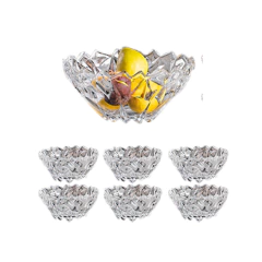 Conjunto de sobremesa com uma tigela grande e seis tigelinhas menores, todas de material transparente, com frutas dentro da tigela grande.