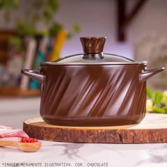 caçarola de cerâmica alta chocolate / marrom com alças meia-lua e tampa de vidro temperado com pegador de cerâmica e furo de evasão