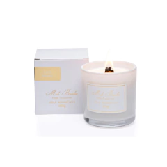 Vela aromática Café Brasil da Mels Brushes, com embalagem elegante e chama acesa.