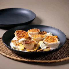 Travessa Redonda Grande Orgânico Stoneware Preto Matte Ø36cm Porto Brasil - comprar online