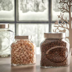 Três potes de vidro cheios de diferentes tipos de feijão