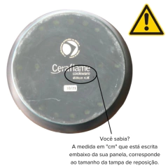 Tampa de cerâmica Ceraflame Premiere+ 16cm na cor chocolate, vista de baixo, com informações sobre medidas e marca.