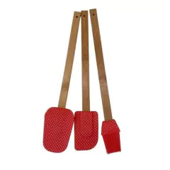 jogo de duas espátulas diferentes com pincél de silicone vermelho e cabo de madeira